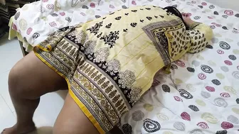 Padosi Hot Aunty ko chodne ke liye majboor kiya - Nandita aunty without pajama and Rough fuck while resting on bed