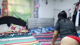 I record my stepsister while she tidies up the room, what a nice ass she has, I want to fuck her