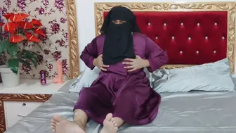 Hot Muslim Niqab Women with Big Boobs Sex with Large Dildo