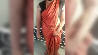 Saree Mami Seducing